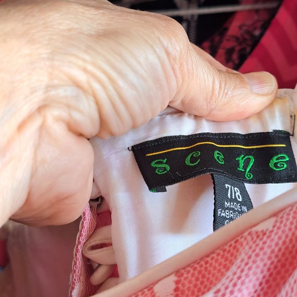 Dresses - Picture 3 of 16